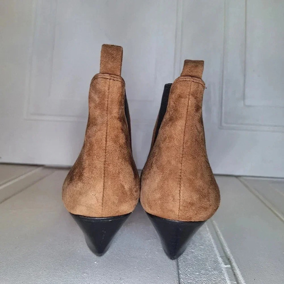 Diane Von Furstenburg Women's NADIE Brown Suede Chelsea Boots Size 9 - Picture 4 of 15